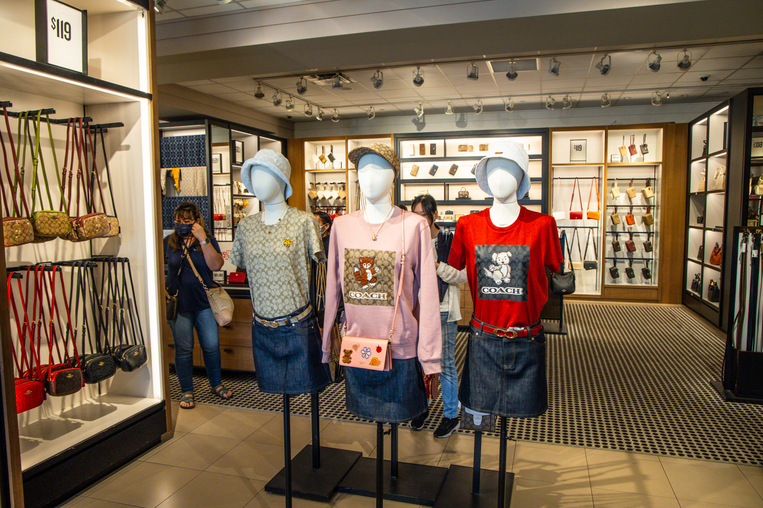 와이켈리 프리미엄 아울렛 코치