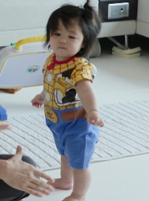 '빵벅지' 힘으로 일어섰다! 심형탁, 254일 아들 하루 '폭풍 성장'에 바닥 뒹굴며 '감격 오열' (슈돌)