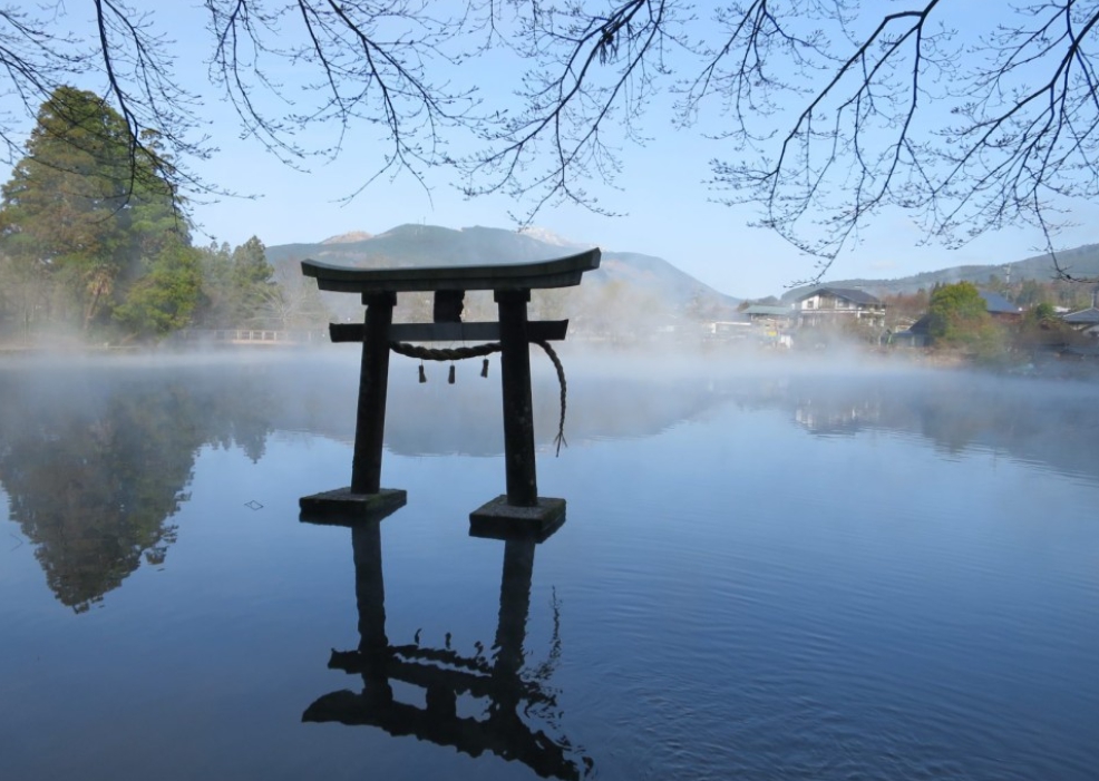 몽환적인 느낌의 긴린코 호수의 물안개