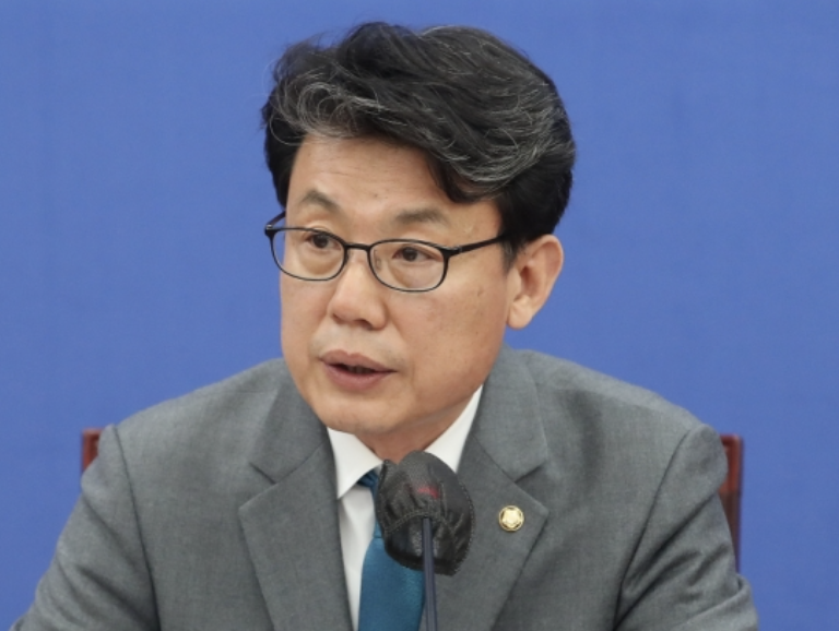 진성준2