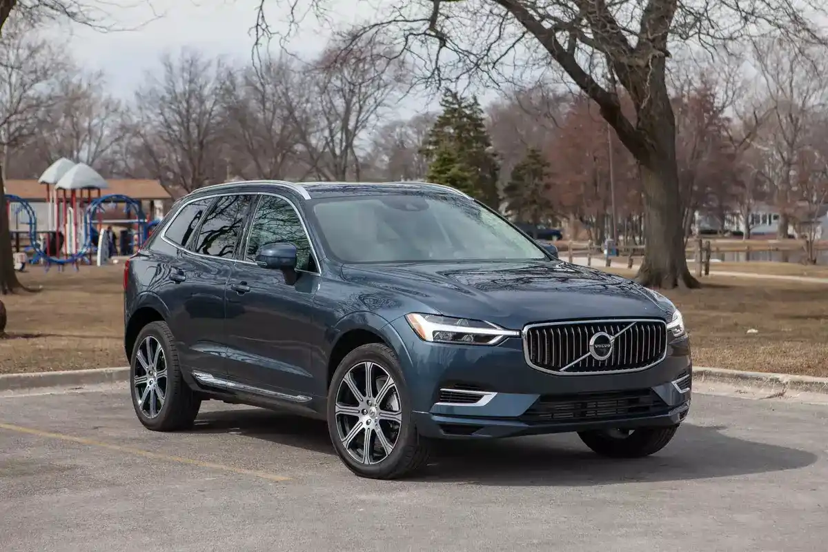 볼보 신형 XC60 리차지 PHEV 가격 실구매가 모의견적 제원 옵션 카탈로그 외관 디자인 내부 색상 디자인 인테리어 편의사양 안전사양 총정리