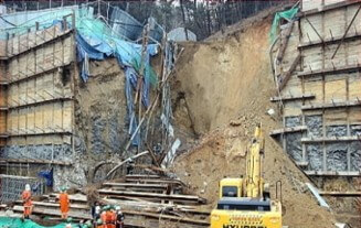 아파트-산책로가-무너지는-사진