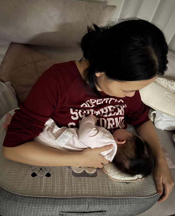 목과 어깨 통증을 만들어내는 수유자세