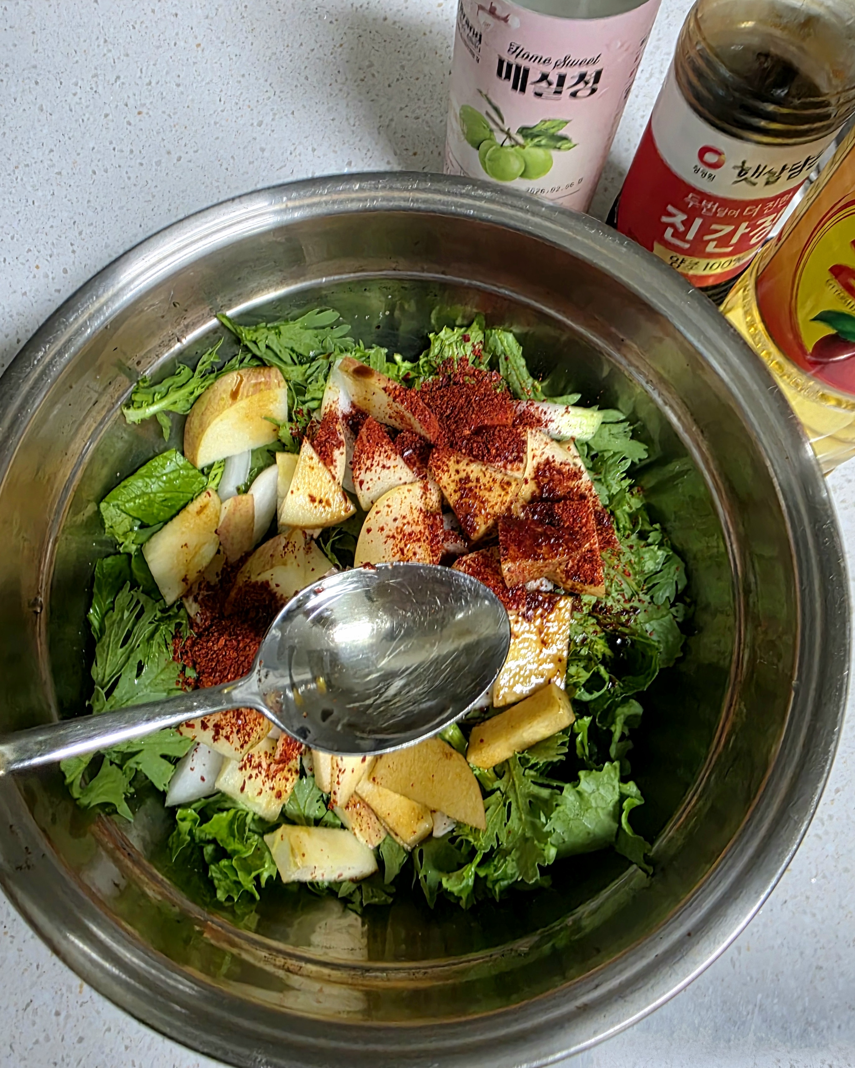 식초를-넣어-새콤함을-줍니다.