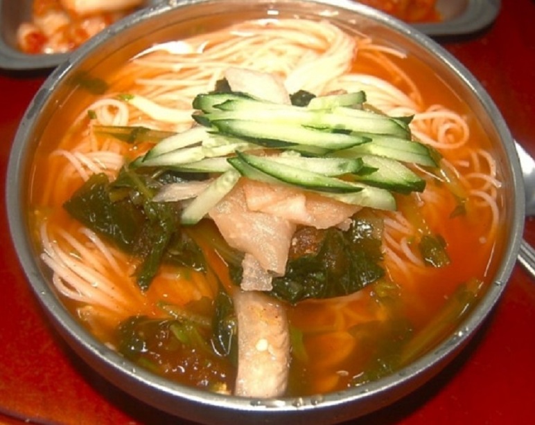 멸치국물국수