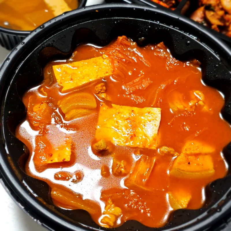 까치식당 김치찌개