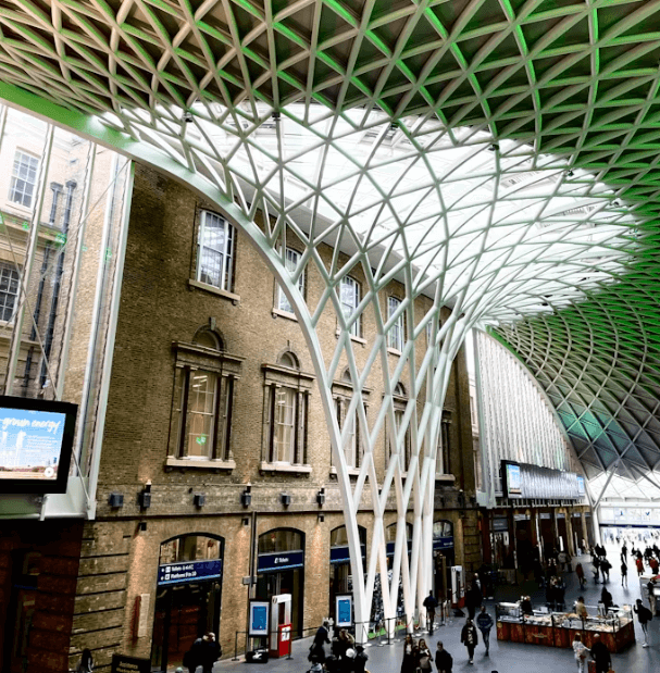 해리포터와 함께 떠나는 영국 여행: 마법 같은 순간 완벽 가이드