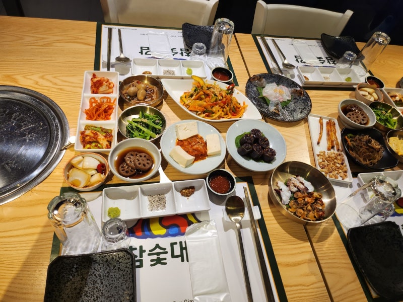 하노이 참숯대감 기본 차림상 사진