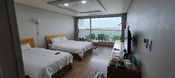 제주도 제주도숙박 아로하호텔 아담한호텔 아로하호텔입구 아로하호텔로비 4008호입실 바다뷰 트윈배드