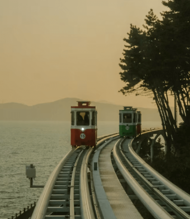 해운대 해변열차 &amp;#39;더 라이드&amp;#39; 공연! 부산 이색 여행 지금 예약!