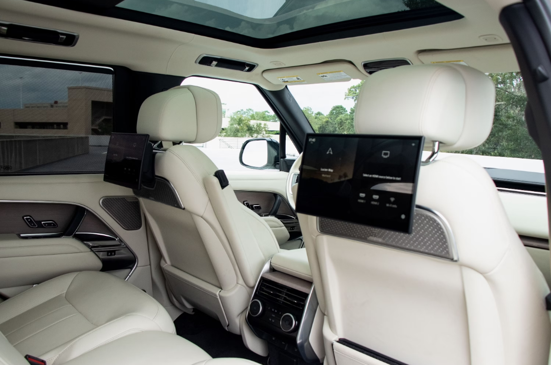 레인지로버 플러그인 하이브리드 내부 디자인