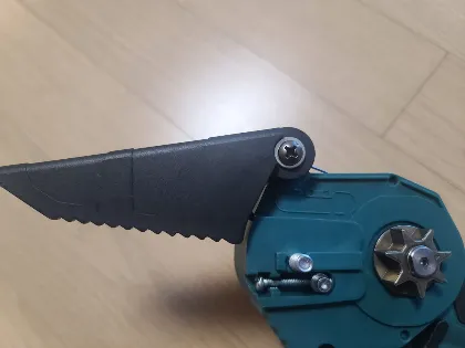 무선 충전식 전기톱 조립방법