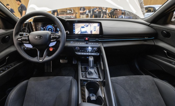 아반테N의 핸들