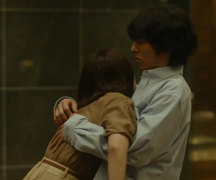 실신한 다해를 부축하는 귀주