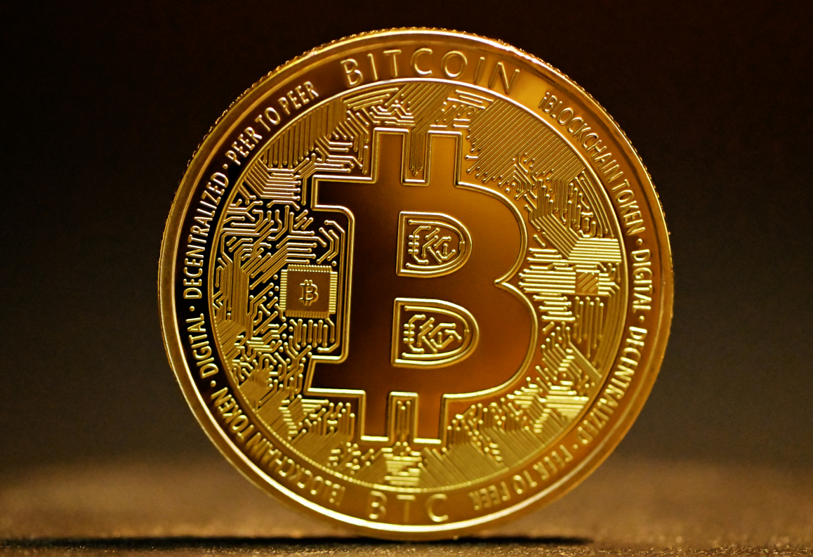 비트코인의 상징적인 이미지 입니다.