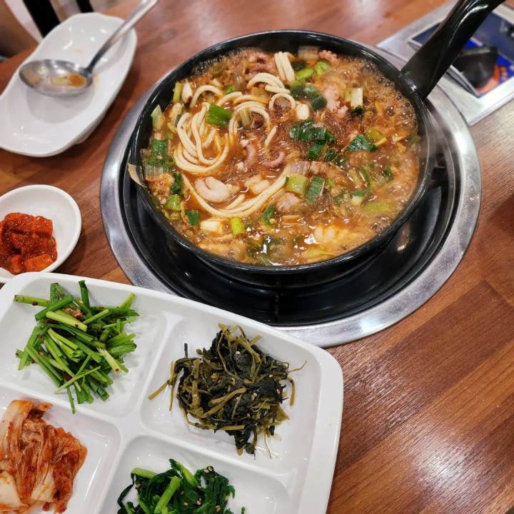 부산 맛집 추천 생방송투데이 월 매출 1억 5천 52년 전통 조방 낙지 낙곱새 오늘방송 소문의 맛집