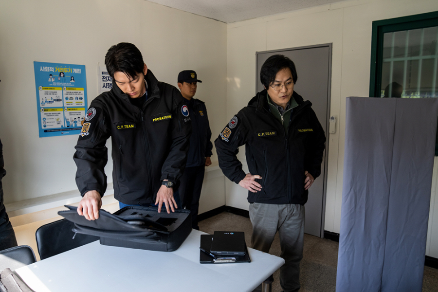 넷플릭스 영화 무도실무관 전자발찌 효율성