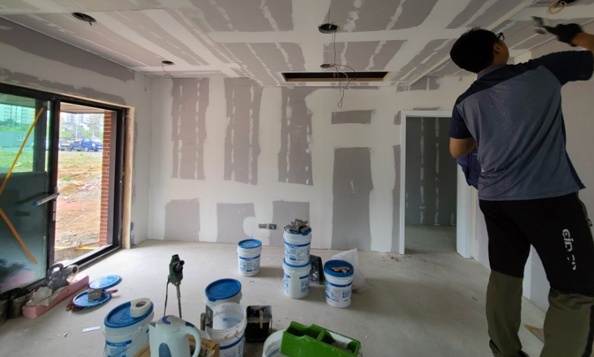 실내 페인트 작업
