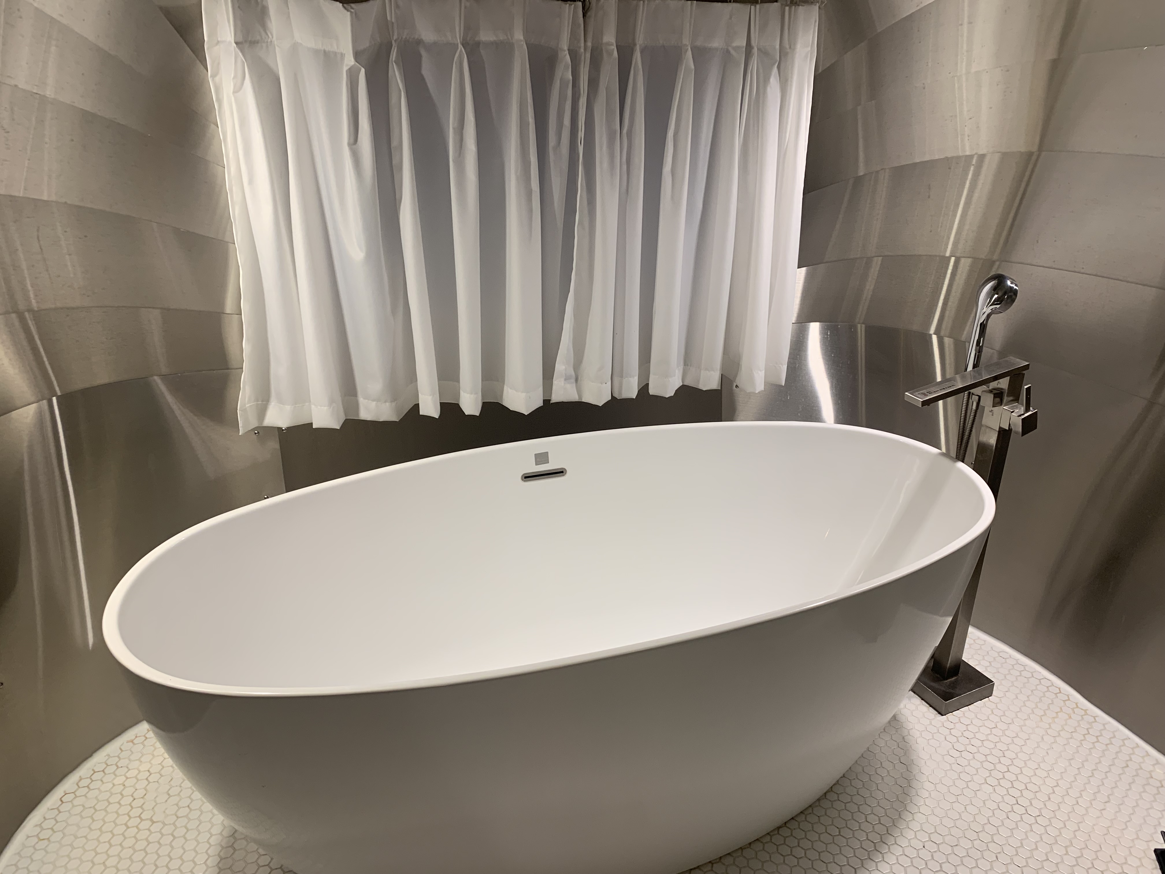 제주도에서 찾은 감성 글램핑 숙소 어라운드폴리 리뷰 - 겨울 에어스트림 숙박 후기