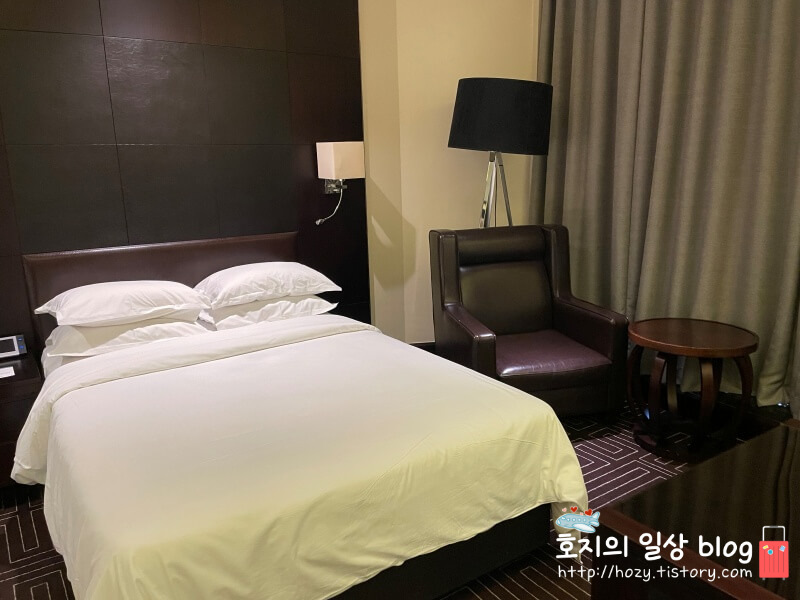 송도 쉐라톤 디럭스룸 창가소파