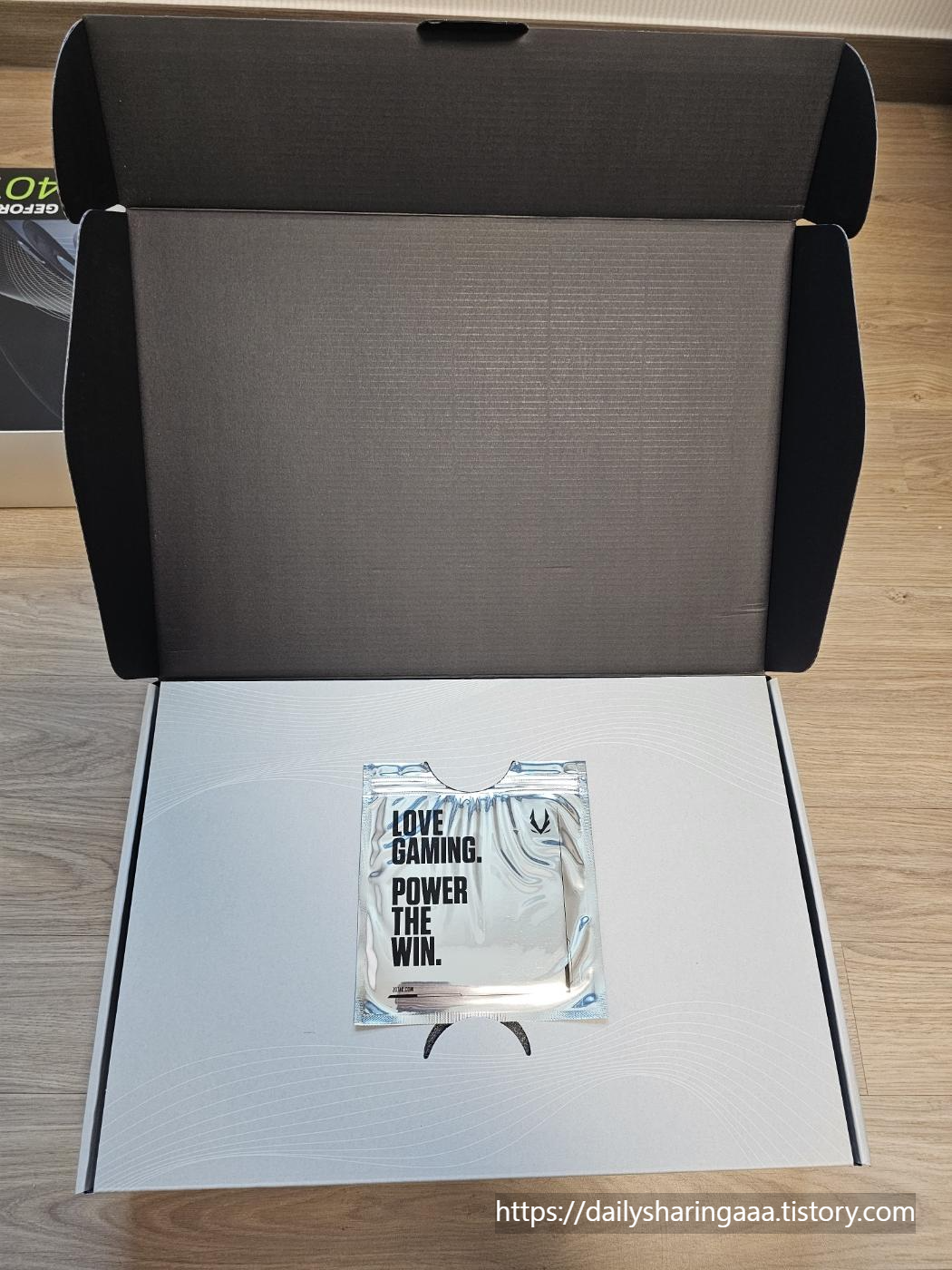 ZOTAC_RTX4070Ti_Trinity_OC_D6X_12GB_속박스