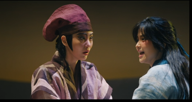 마지막 공연에서 혼신의 힘을 다하는 정년과 영서