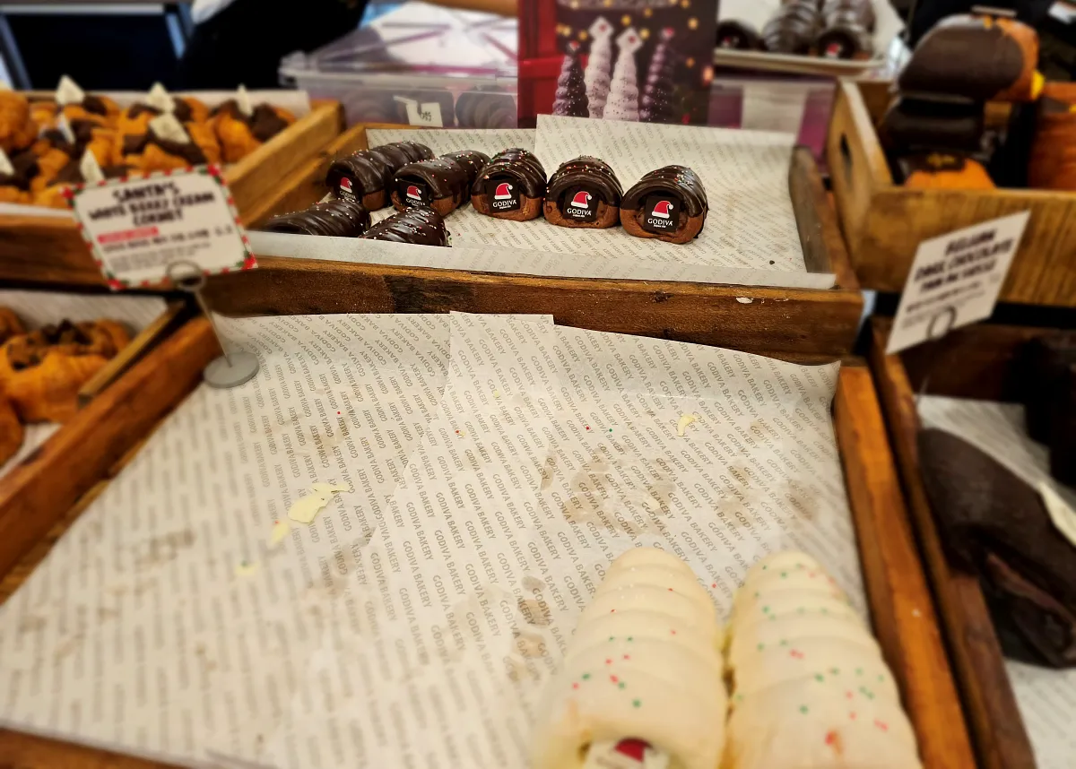 여의도-더현대서울-백화점-고디바베이커리-진열빵