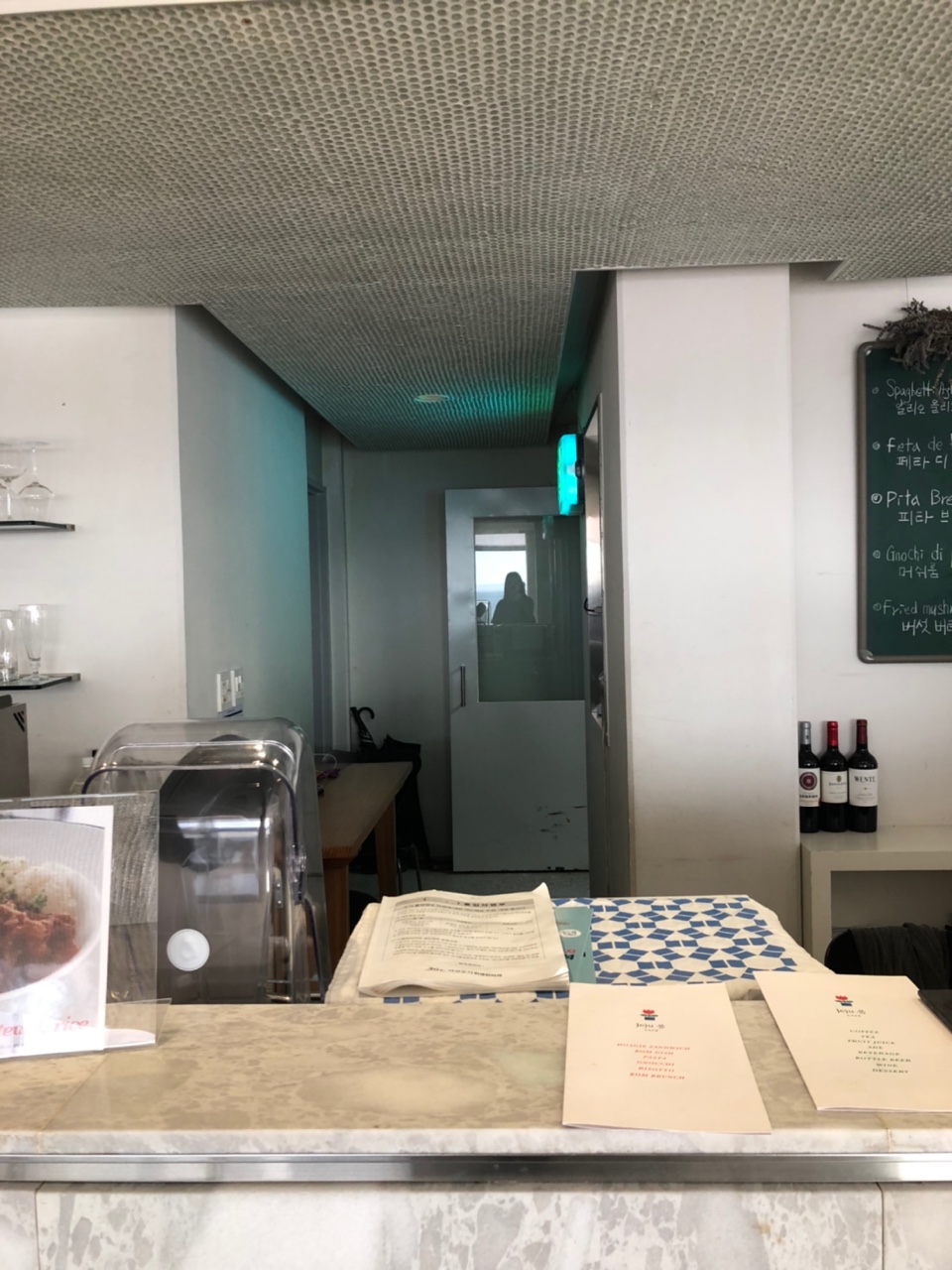 제주봄스테이-카운터-근접