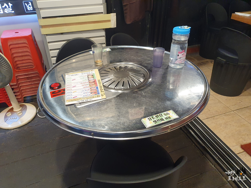 강남 갈매기 &amp; 삼겹살 테이블