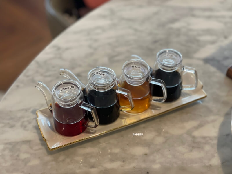 SMT 차이나룸 몬드리안 호텔점 - 고추기름,식초,간장