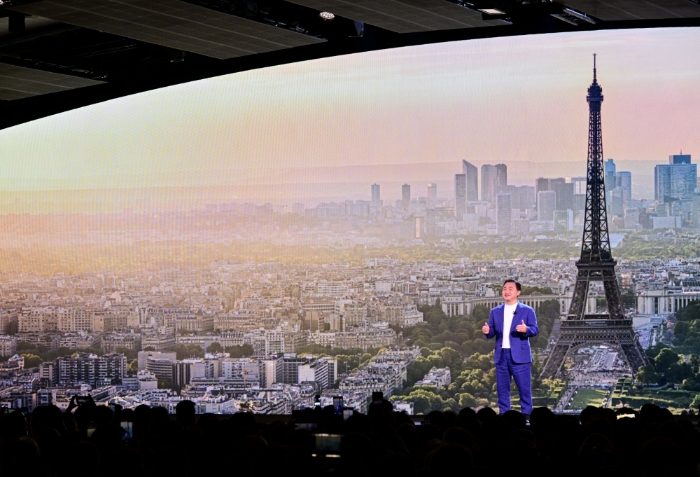 언팩 무대의 개막은 MX사업부장 노태문 사장이 알렸다