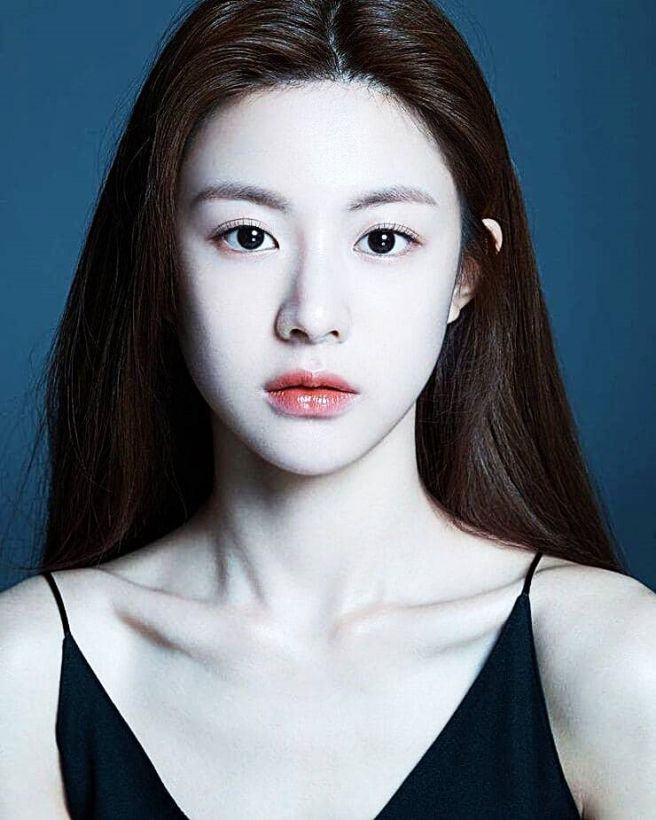 고윤정 대학 주점 포스터 화제｜서울여대 미대병동&middot;2016년 과거 사진&middot;나이&middot;학력&middot;만석 후기 총정리