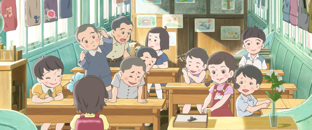 아이들 여러 명이 교실 안에서 웃고 떠들고 있다.