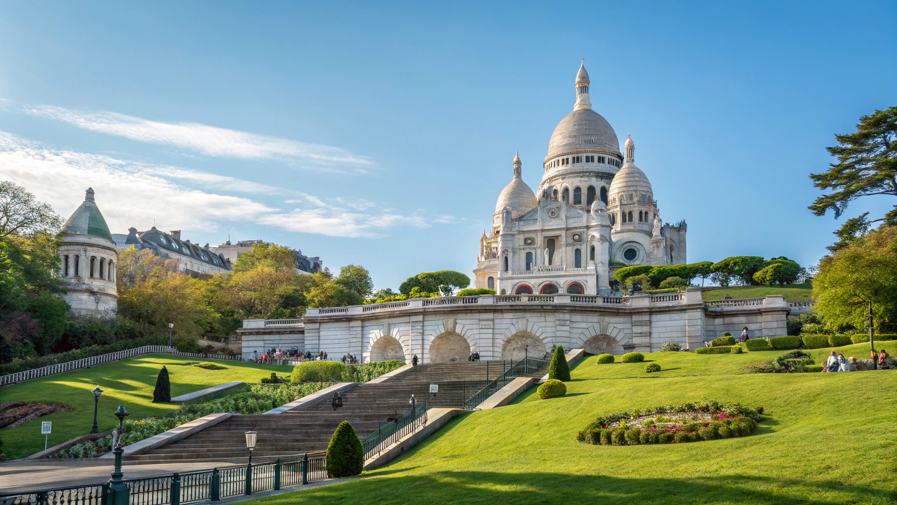 몽마르뜨 언덕에서 파리지앵의 감성 체험 네 번째 날은 여유 있는 일정으로 몽마르뜨 언덕을 추천합니다. 사크레쾨르 대성당&amp;#44; 테르트르 광장의 예술가들&amp;#44; 골목골목 감성 가득한 거리 풍경은 유럽 여행의 낭만적인 순간을 선사합니다. 소규모 갤러리&amp;#44; 감성 레스토랑&amp;#44; 숨은 카페들에서 파리만의 분위기를 오롯이 느껴보세요.