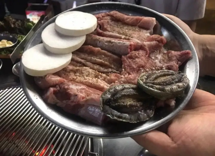 생생정보 전복 삼겹살 소금구이 맛집