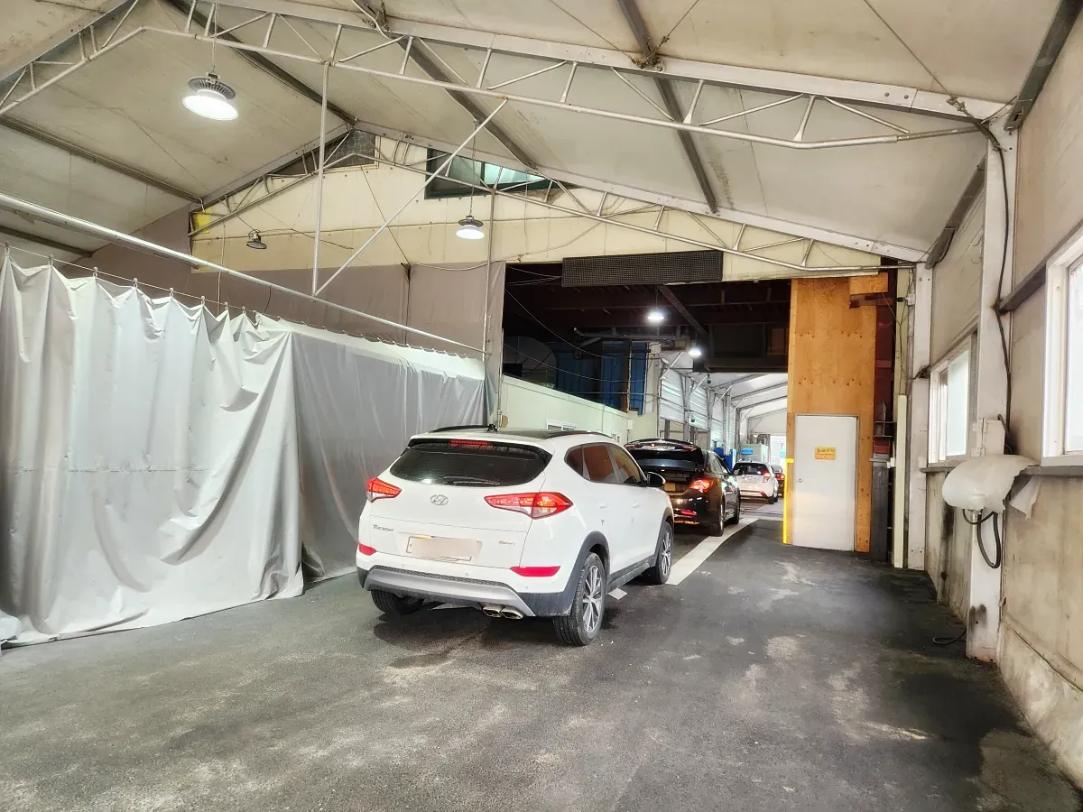 검사-기다리고-있는-차들