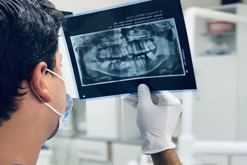 치아 틈새 메우기&amp;#44; 레진과 라미네이트 중 어떤 방법이 좋을까?