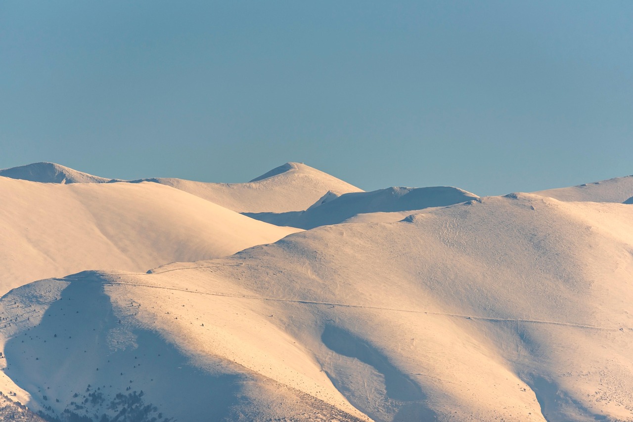 눈 덮인 올림포스 산의 모습