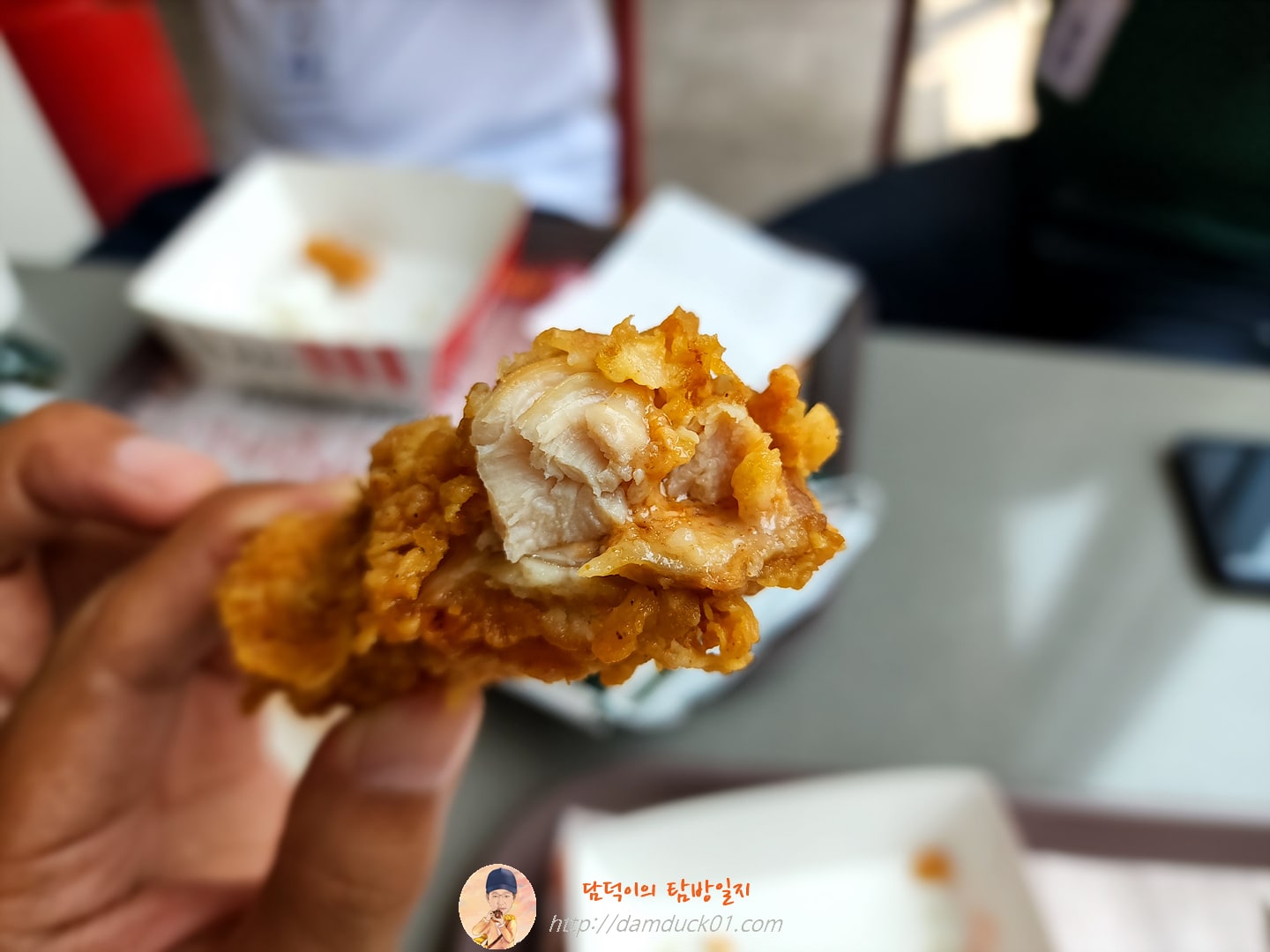 블랙라벨 치킨 한 조각