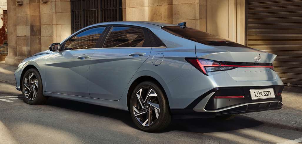 더 뉴 아반떼 하이브리드 측면부