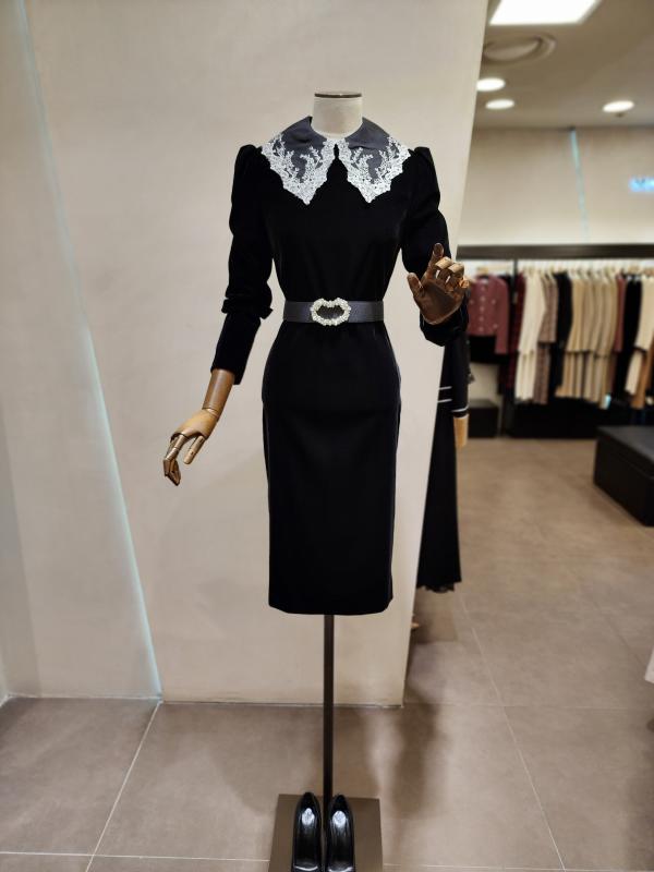 모조에스핀 레이스카라 벨벳 원피스 S214MSE301