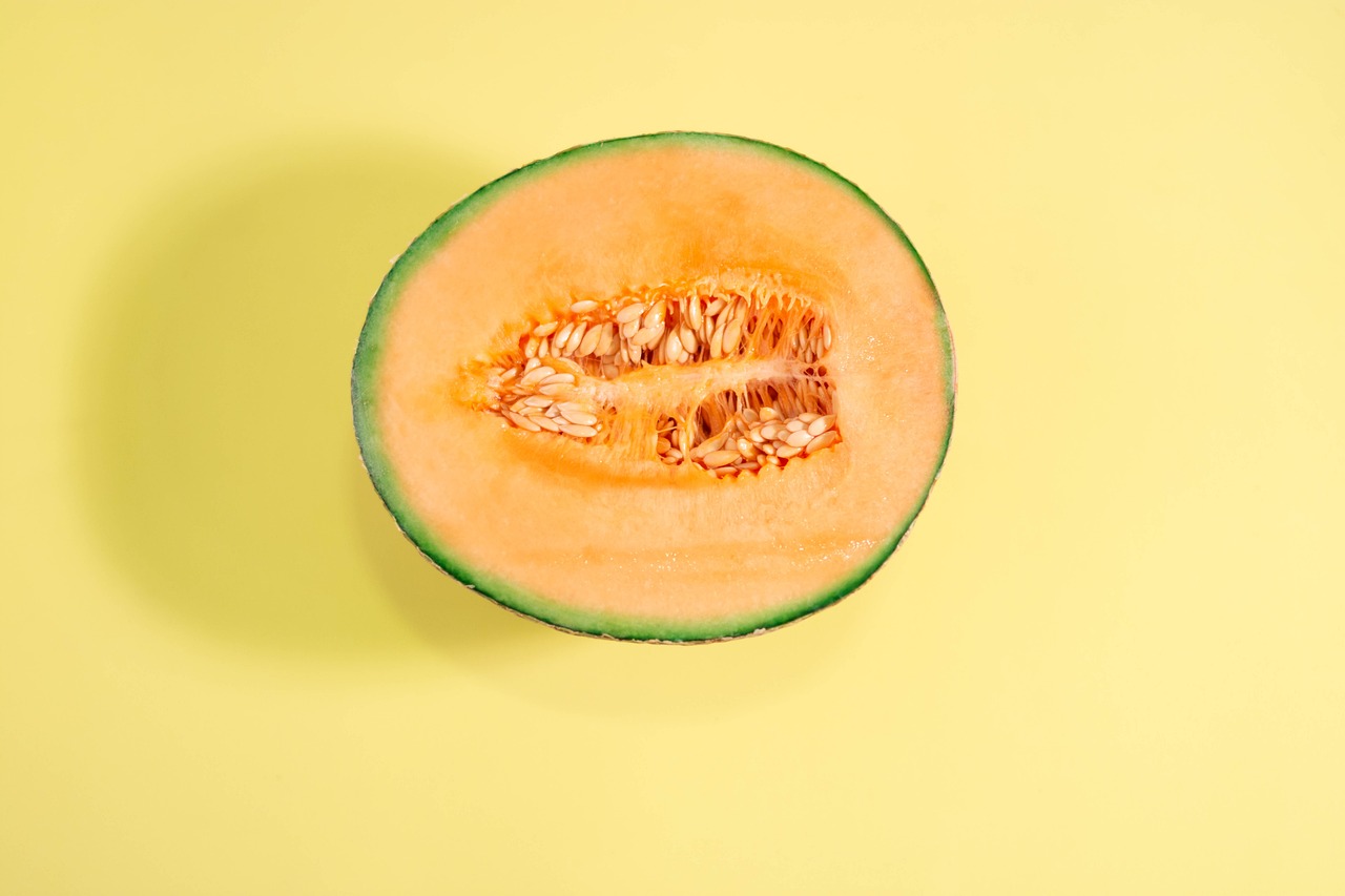 반으로 자른 메론