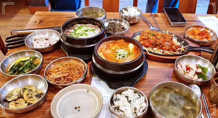 진심 가득 건강 담은 맛 시청역 북창동 맛집 추천 생방송투데이 약선 참게 연잎밥 전복 보리굴비 황태 떡갈비 한정식 게장과 메밀면의 만남! 게눈 감춘면 오늘방송 리얼 맛집