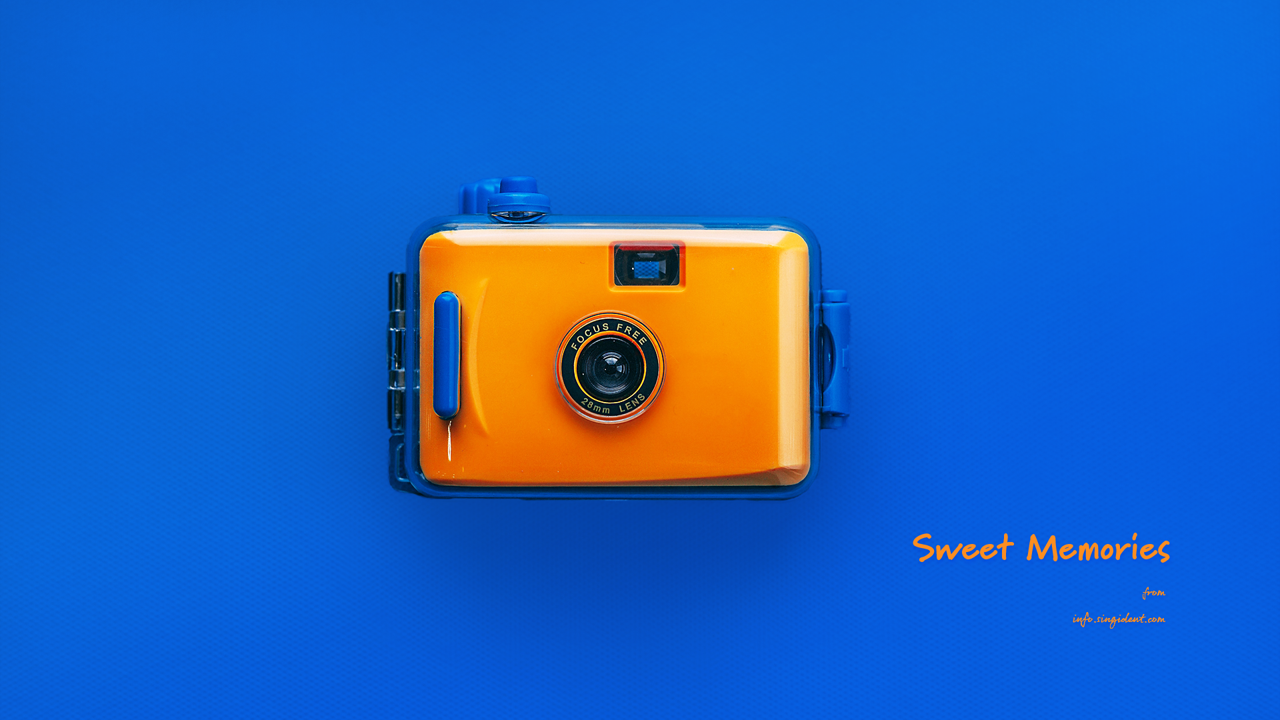 02 카메라 C - Sweet Memories 파란색배경화면
