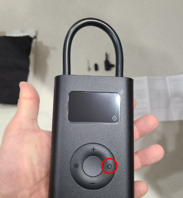 샤오미 타이어 공기압 충전기 버튼 위치 모양