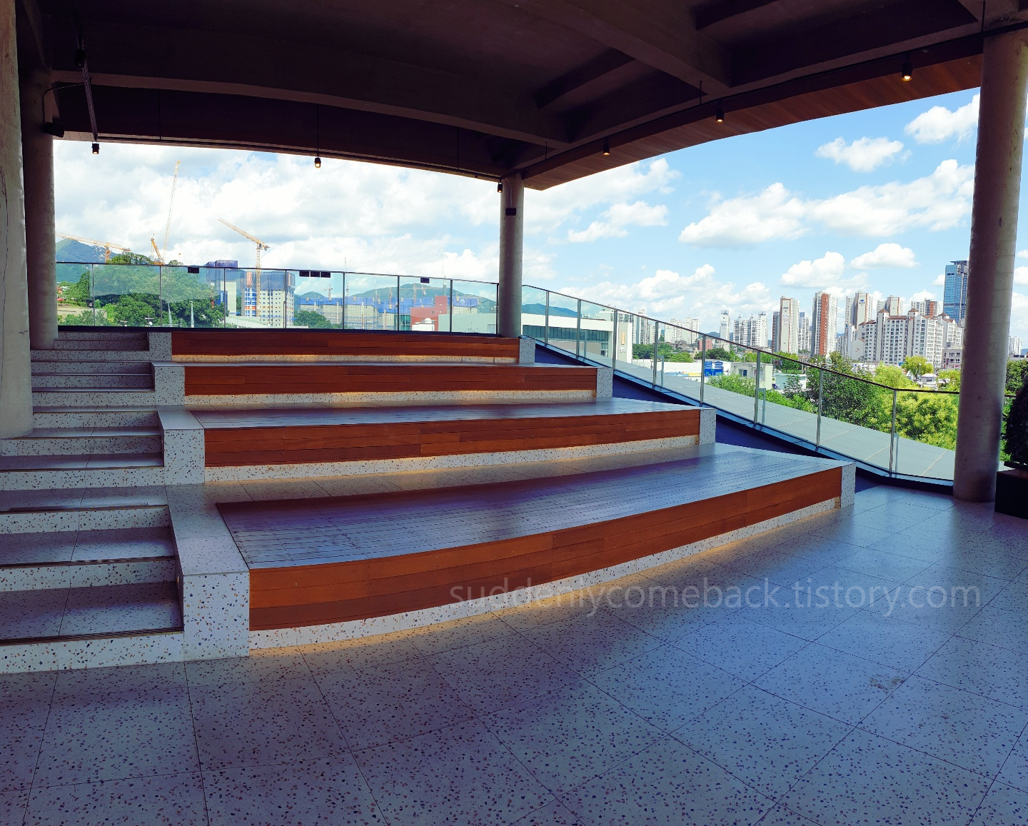 3층 테라스 계단