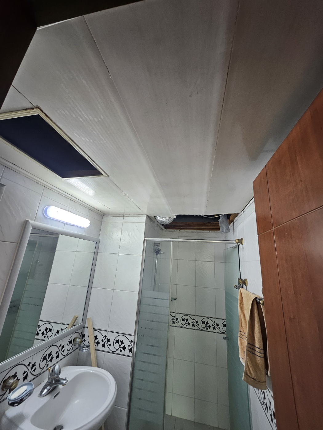 공사전 화장실 천장