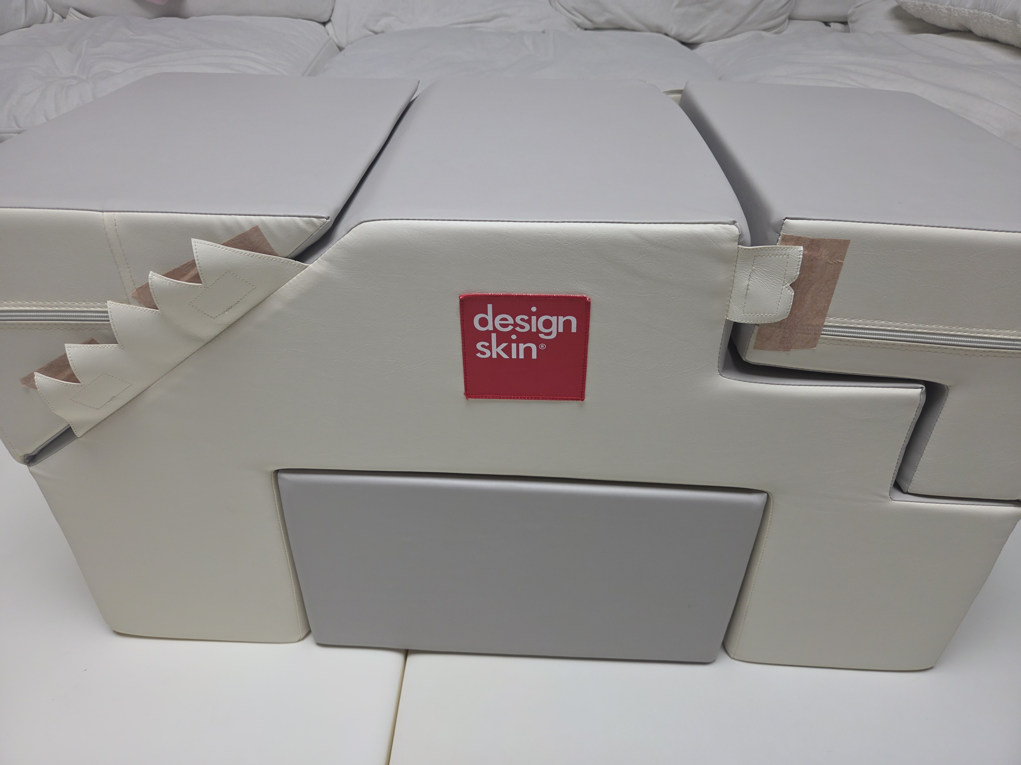 거실 아기 소파와 실내 미끄럼틀로 변신하는 디자인스킨 케이크 소파 매트