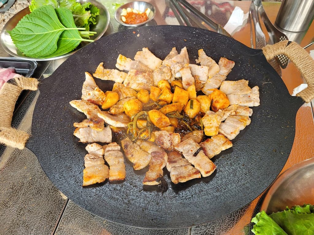 그리들에 구워지는 삼겹살