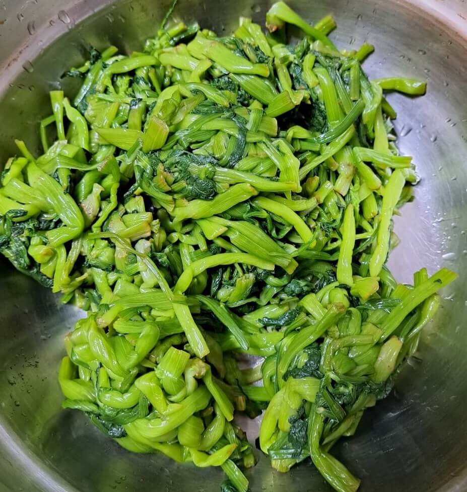 미나리 물기를 뺀 사진